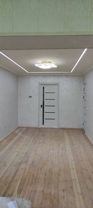 2/4/4 метро Буюк Ипак Йули,Максим Горький,KFC,Max Way,кирпич,балкон2*6