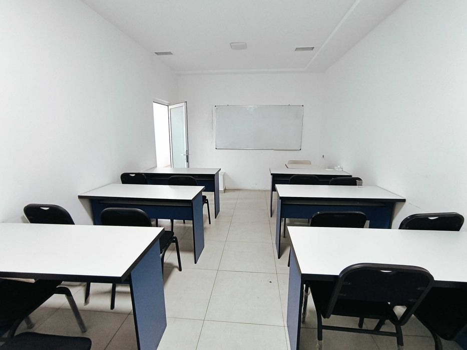 Tayyor o'quv xonalari mebellari bilan