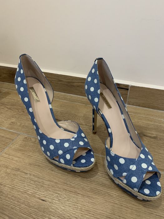 Дамски токчета на Guess