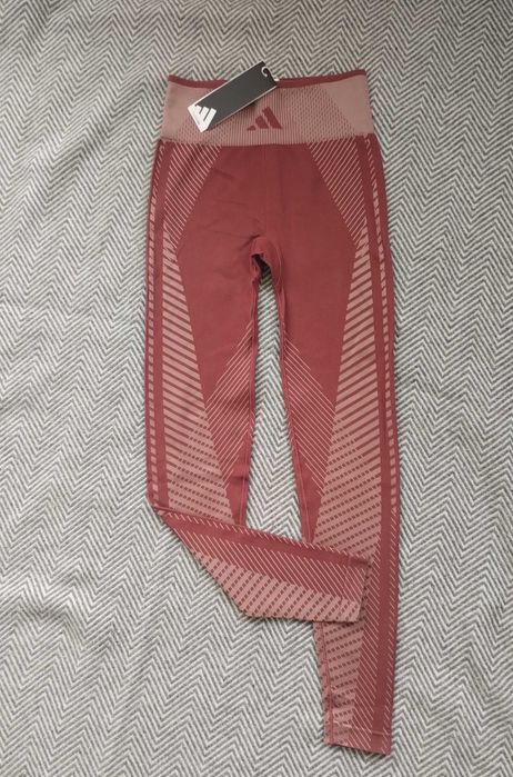 Adidas red спортен дамски клин XS