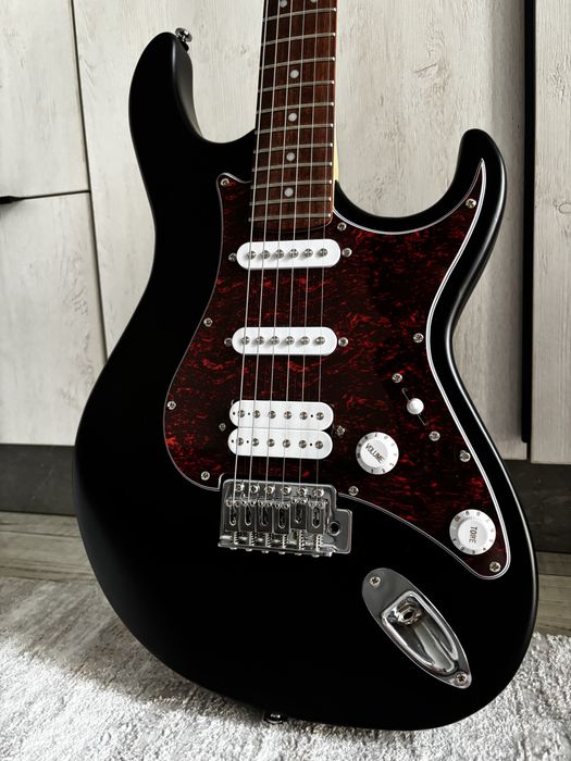 Продам электрогитару Cort G110