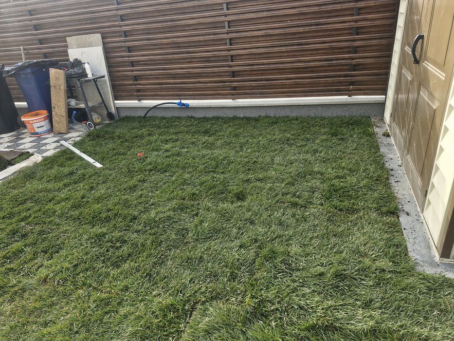 Ofer servicii de amenajări și întreținere grădini.