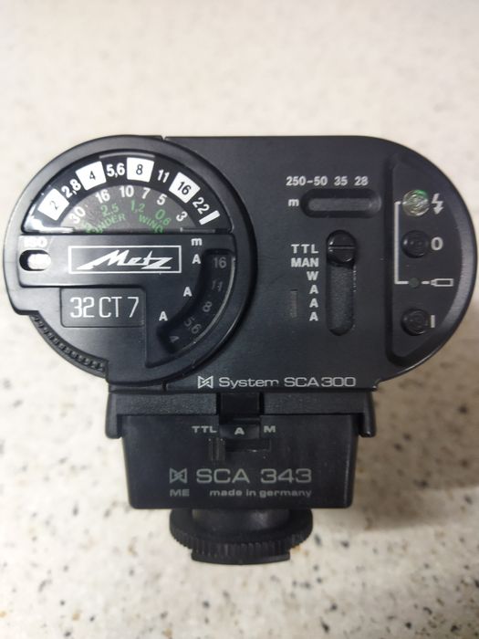 Продам фотовспышку.