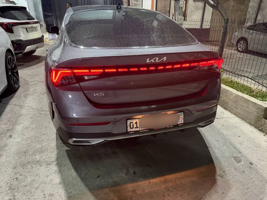 Kia K5 2024 comfort plus pozitsa mokri asfalt