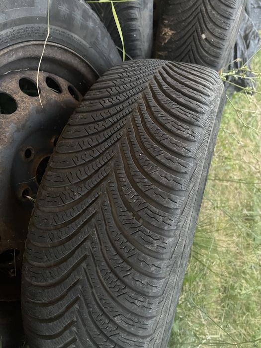 Зимни гуми мишелин 195/65/15 2019г