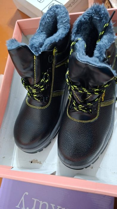 Сапоги с защитой носка