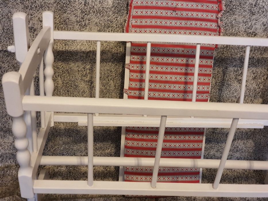 Pat balansoar din lemn pentru papusi