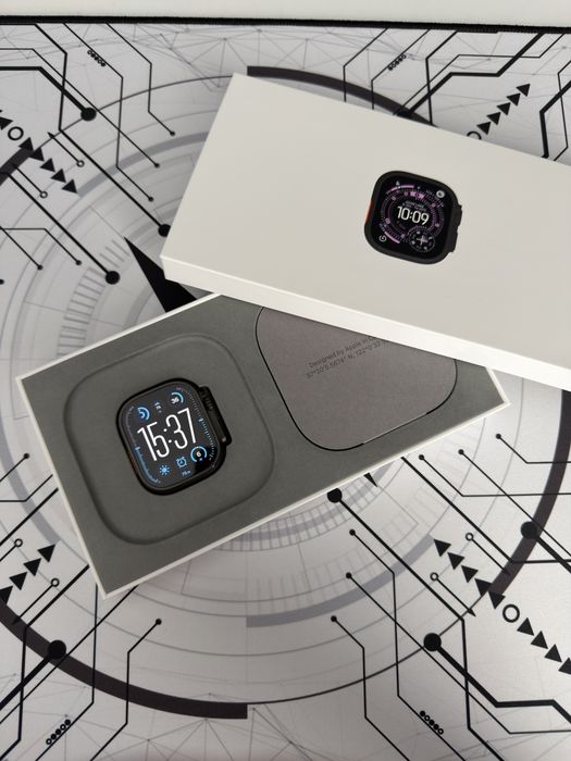 Apple Watch Ultra 3, GPS + Cellular, Carcasa Black Titanium 49mm, Black/Charcoal Trail Loop - M/L