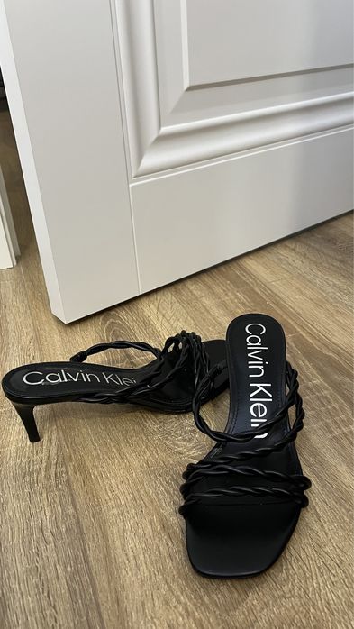Новые шлепанцы Calvin Klein