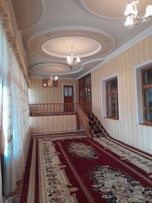 Срочно уй сотилади 8 сотих 9 хона и 3 та падвали бор