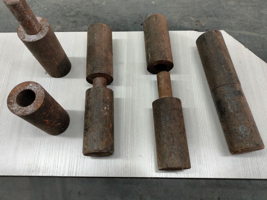 Металлические петли.