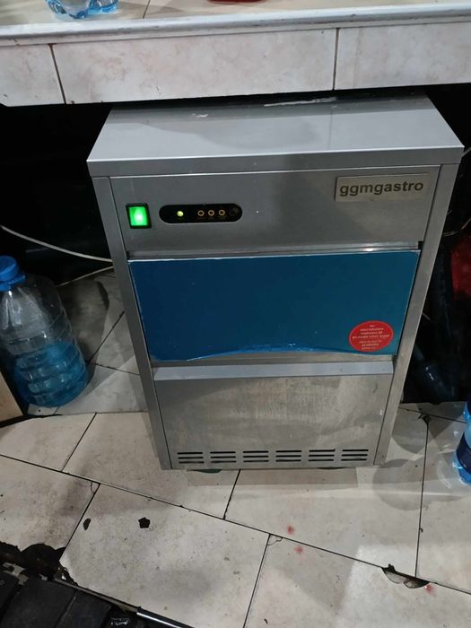 Професионален ледогенератор