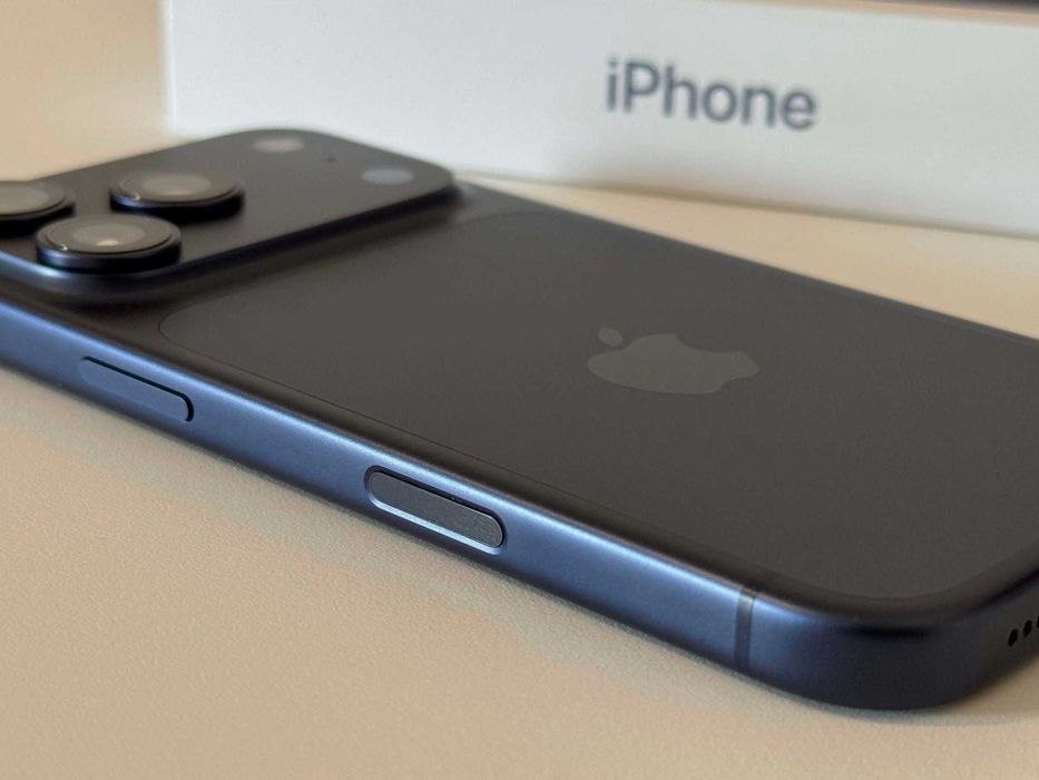 Бартер! 16м.Гаранция! Като НОВ! iPhone 17 Pro Deep Blue (Син) 100% Батерия.