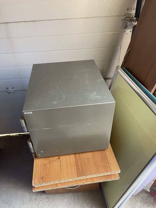 Продам сейф офисный