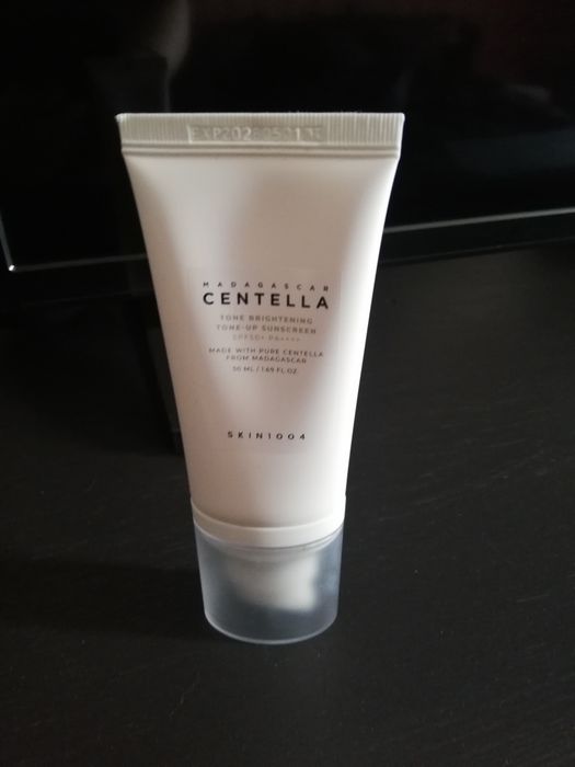 SKIN 1004 Madagascar Centella Tone Brightening Tone Up Sunscreen