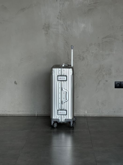 Срочно продам чемоданы