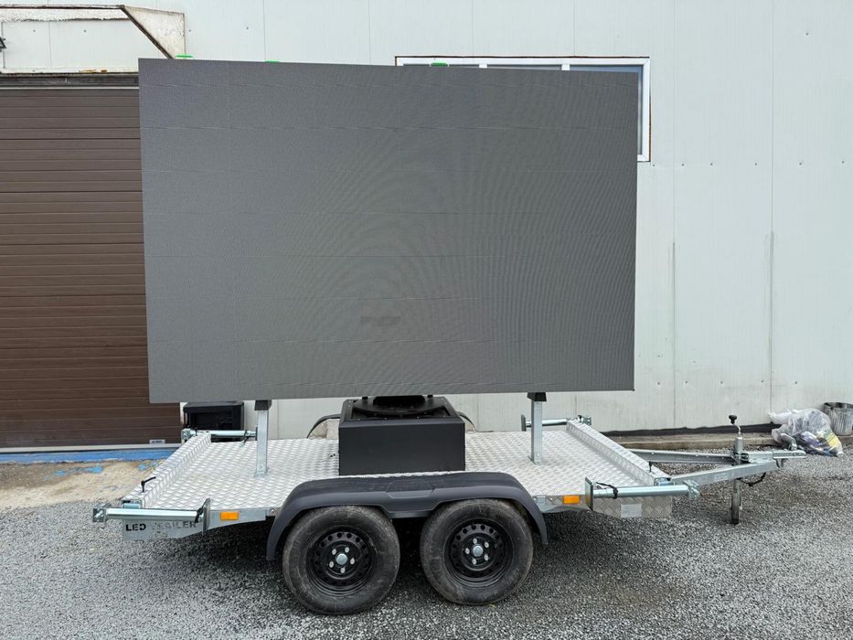 ECRAN LED  Remorca  4x3 m  cu ridicare electrica