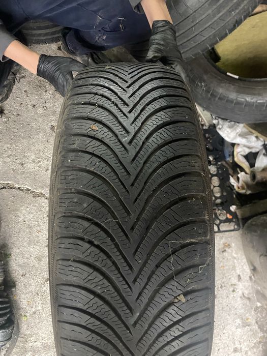 vand cauciucuri iarna si vara, pret de la 100-250 buc depinde de stare