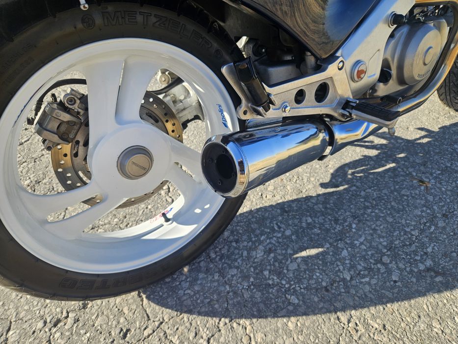 Honda NTV 650 Revere