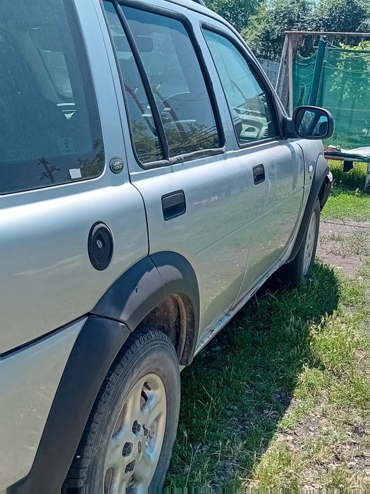 Vând land Rover.