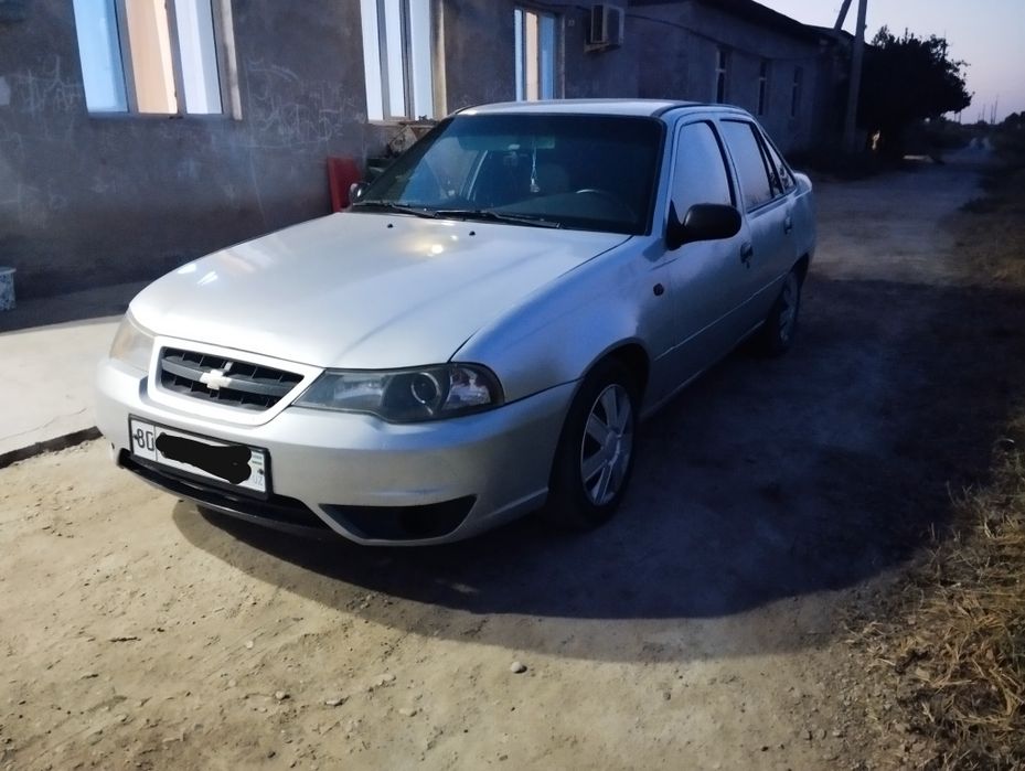 Nexia 2 1.6 sotiladi