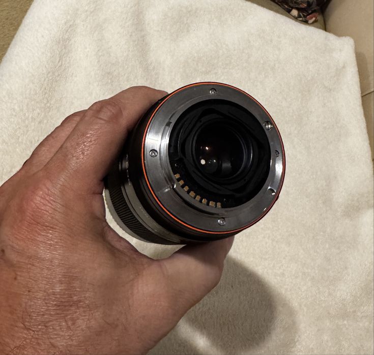 Vând sau schimb obiectiv Sony SAL75300 4,5-5,6