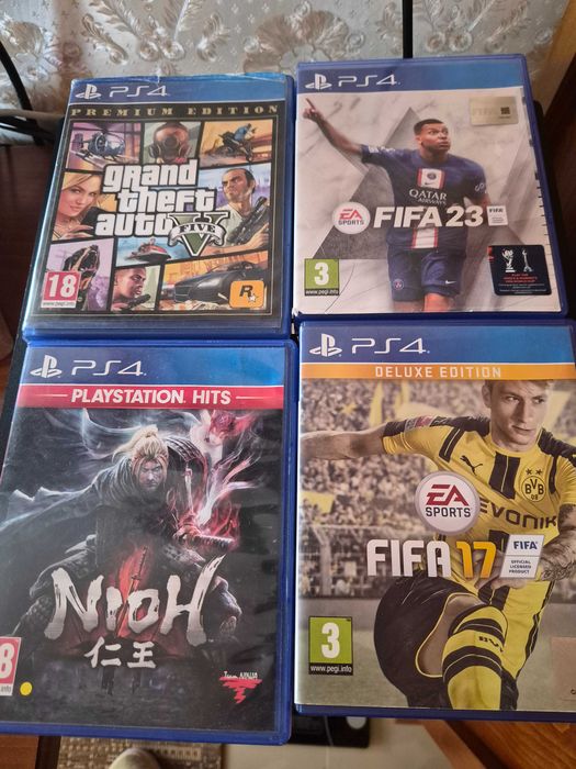 Плейстейшън 4 про с 4 игри