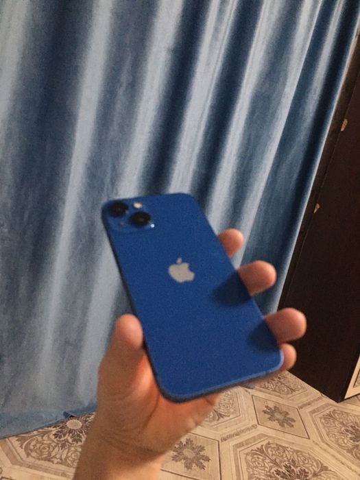 Продам Айфон 13.