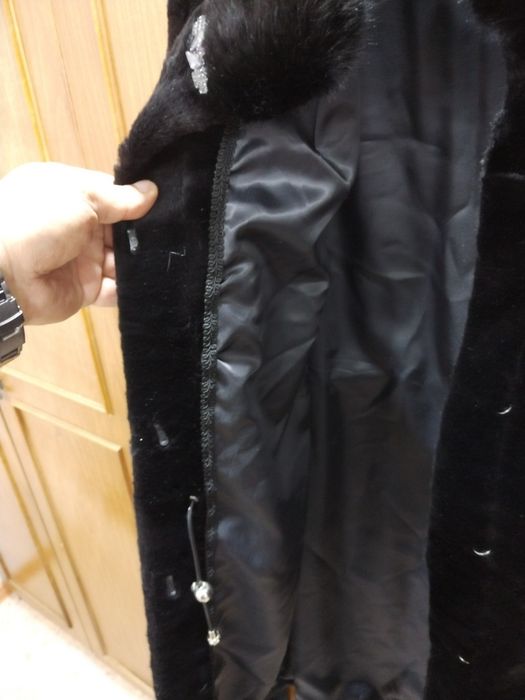 Продам женскую эко шубу...