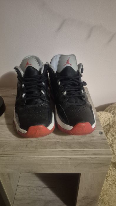 Vând adidași Jordan