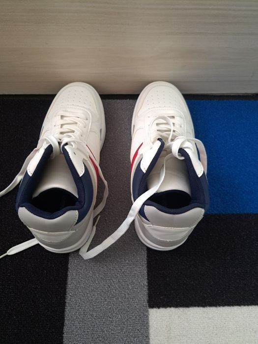 Чисто нови кецове