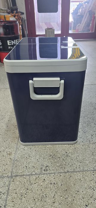 Хладилник / хладилник за кемпер, камион, кола, туризъм