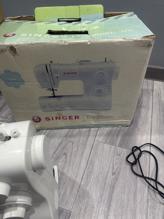 Швейная машина Singer Tradition 2273 белый