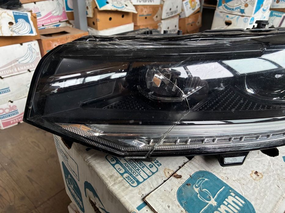 Ляв фар Vw T-Cross. С модул. 2GM998478. За части