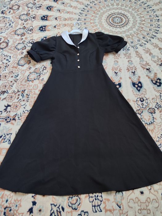 Әйелдерге арналған көйлек пен сарафан сатылады