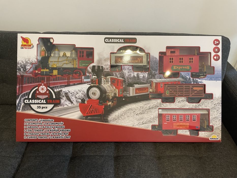 Trenulet - locomotiva cu 4 vagoane