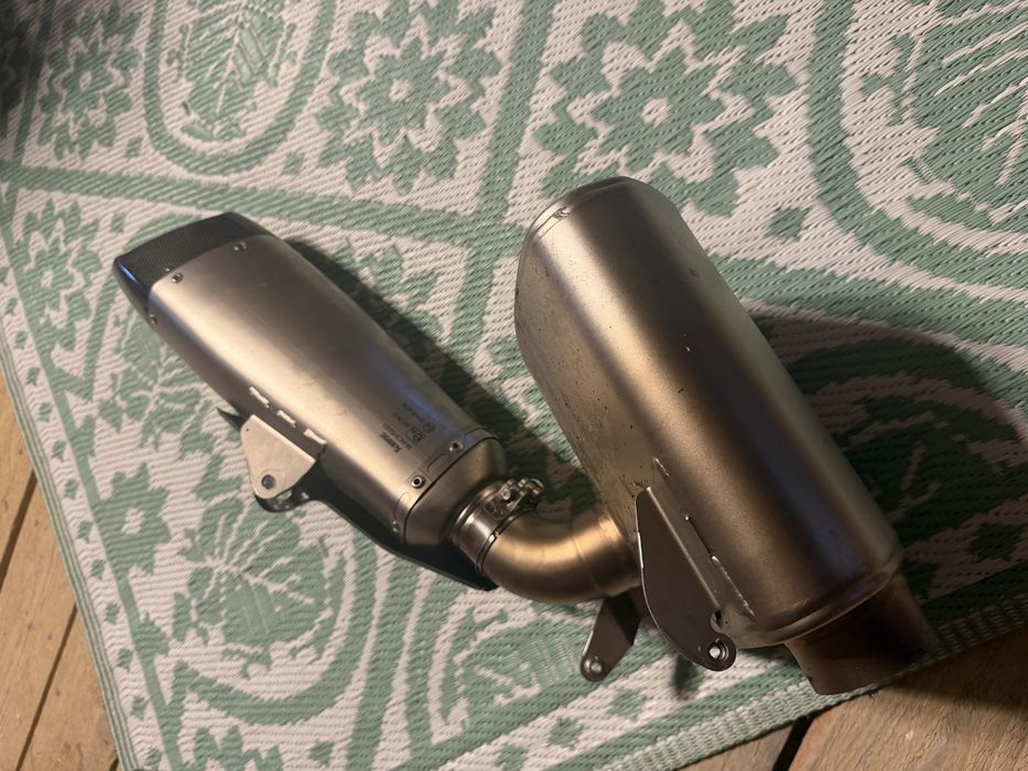 Evacuare Akrapovic titan