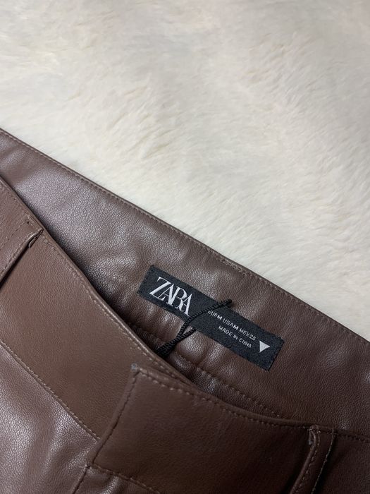 pantaloni maro de piele zara