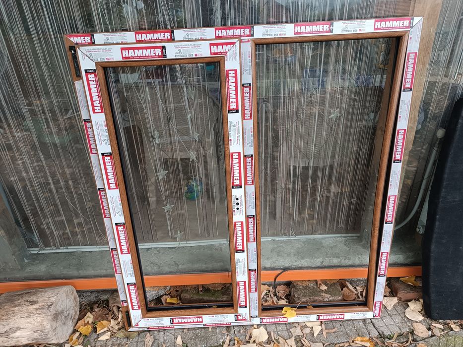 ПВЦ дограма златен дъб с двуосов механизъм и стъклопакети