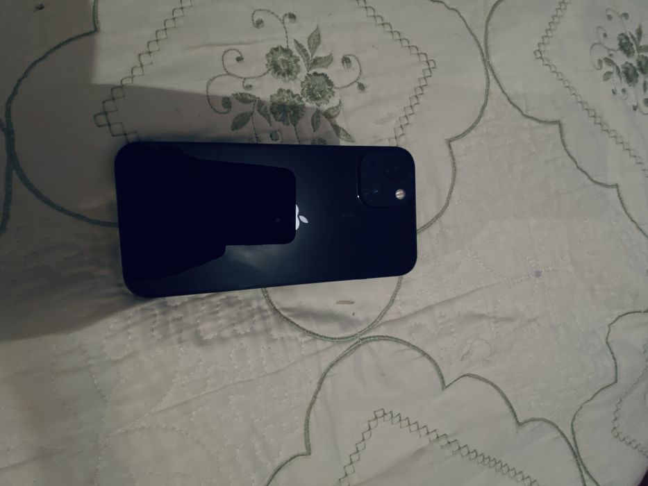 iPhone 13 с гарантией все работает
