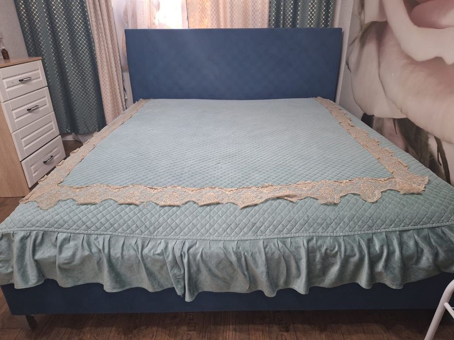 Спальни.   диван