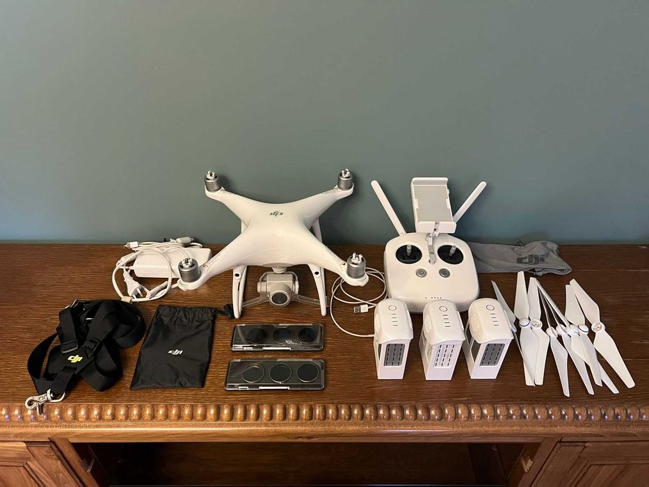 DJI Phantom 4 Advanced + Аксесоари