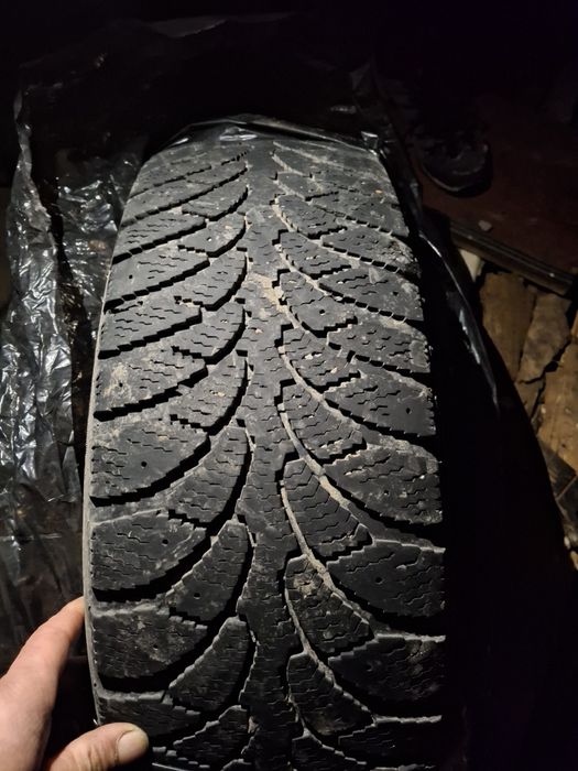 Продам зимные шины липучка