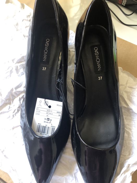 Pantofi decupati negri, de lac, 36 ingust