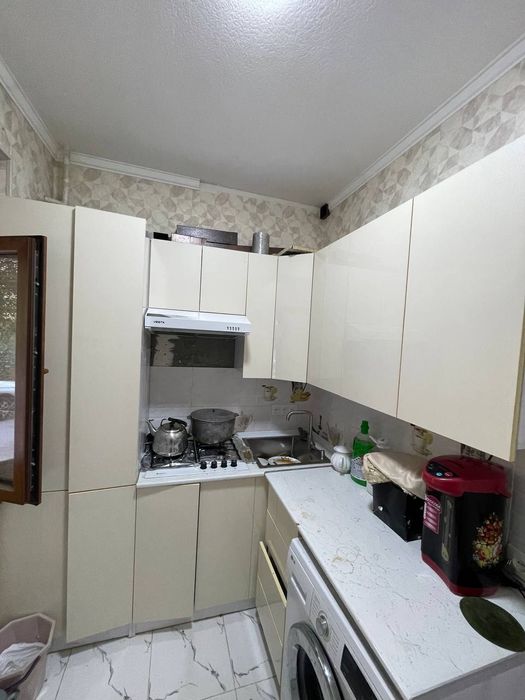 Kvartira 3/1/4 sotiladi