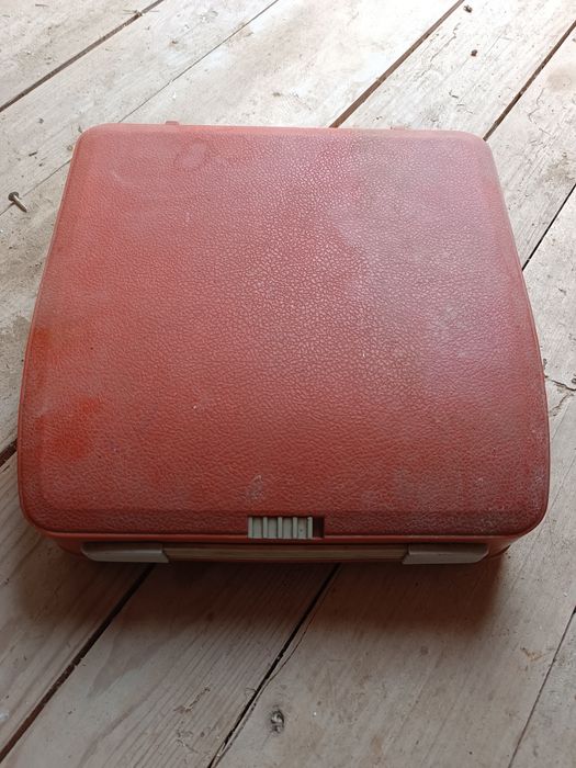 Пишеща машина ретро