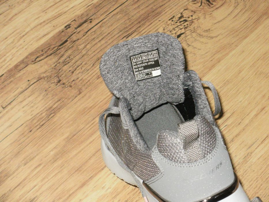 Skechers оригинални детски нови 36,5