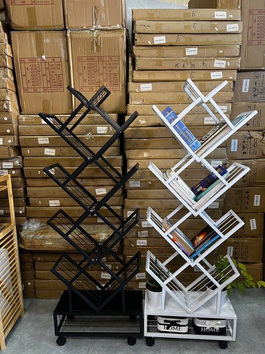 Металлический книжный стеллаж в стиле Hi-Tech.