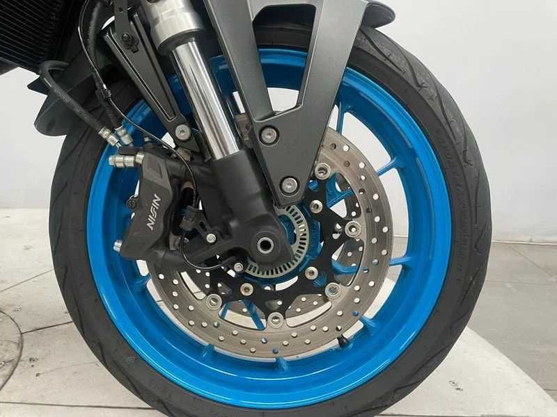 Motocicleta Suzuki GSX-8S 2023
