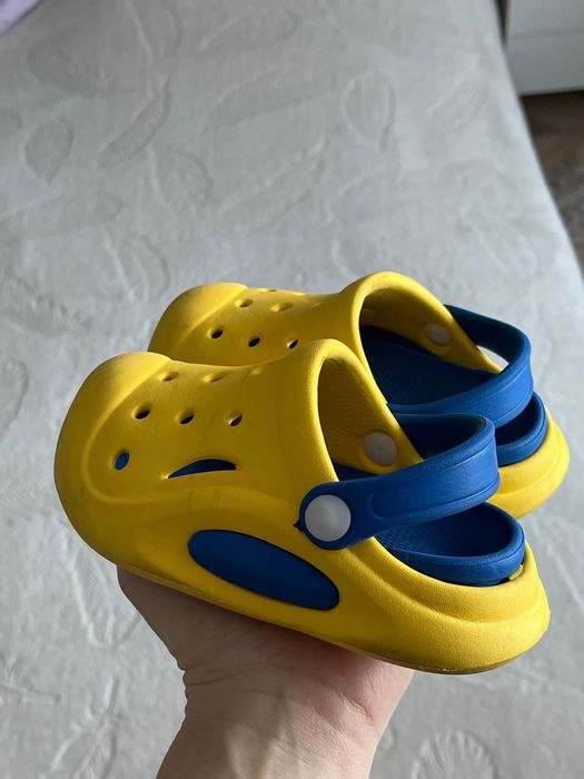 Продам детскую обувь